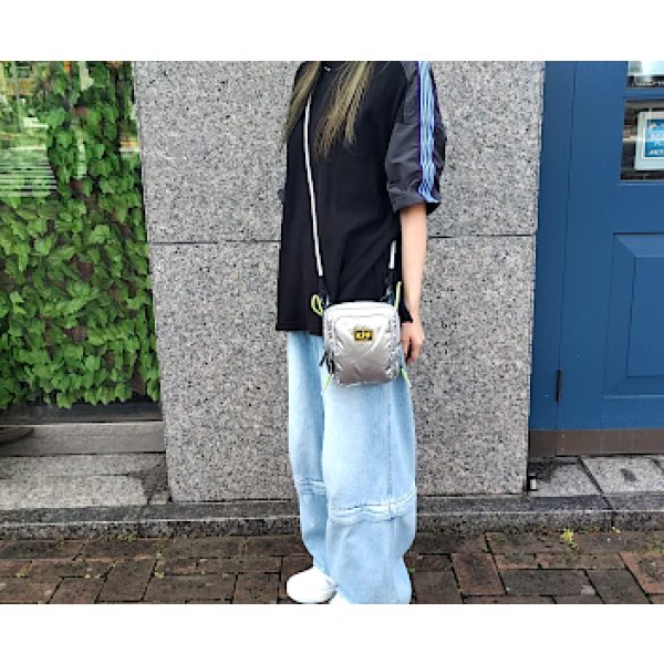 画像5: KiuパフィーミニクロスボディバッグSV (5)