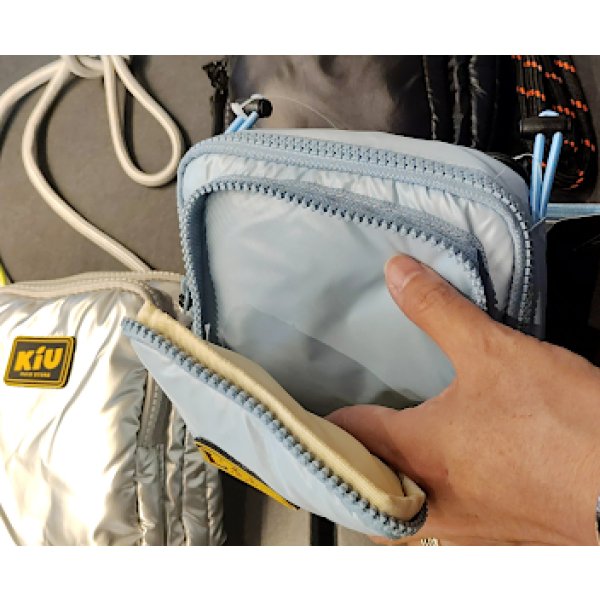 画像5: KiuパフィーミニクロスボディバッグLBL (5)