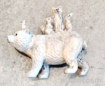 画像: White bear on animal family